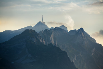 Blick auf Ebenalp und S&auml;ntis im Abendlicht von der F&auml;hneren