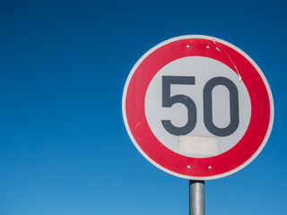 Stra&szlig;enschild '50' Tempolimit