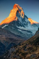 Foto op Plexiglas Matterhorn Matterhoorn. Landschapsbeeld van Matterhorn, Zwitserland tijdens de herfstzonsopgang.