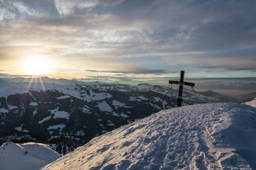 Sonnenuntergang im Winter am Gipfel