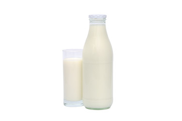 Ein Glas und eine Flasche Milch