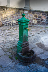 fontanella erogatore d'acqua, verde