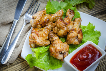 fried chicken wings and sauce