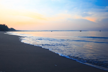 Obraz premium Waves on the beach in the tropics