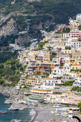 Piękne miasto włoskie Positano i kolorowe domki © B.M.