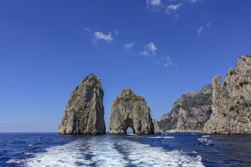 Fototapeta na wymiar Faraglioni skały miłości na Capri 
