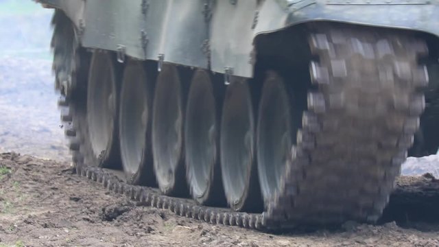 Tank Caterpillar Moving