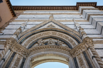 Looking up at the gateway entrance to the piazza containing Siena cathedral