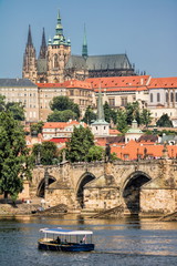 Naklejka premium Prag, Karlsbrücke und Hradschin