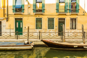 Naklejka premium Italy, Venice (Venezia) landscape with townhouses and canal