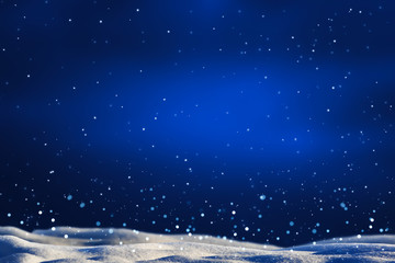 Obraz na płótnie Canvas schneefall in der nacht, heiligabend winterkulisse für weihnachtskarte oder glückliches neues jahr karte