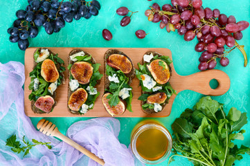 Useful sandwich with figs, blue cheese, arugula, balsamic on whole wheat bread. Healthy eating.