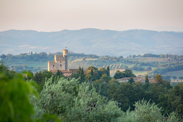 Fototapeta na wymiar Typical Tuscan house and square tower amid the rolling hills; Tuscany Italy