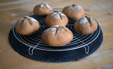 selbstgemachte brötchen,hamburger, rezept, selbstgemachte Pizza,dinkel kräuter,burger brötchen,brot rustikaler stil,burger buns,hummus,vollständiger,patties avocado,marokkanischer burger