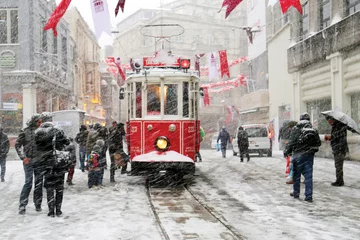 Foto op Aluminium taksim istiklal street istanbul tram red snowy © Alper