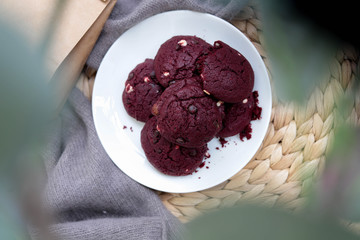 chocolate chip red velvet cookie