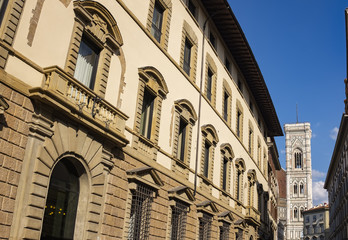 Fototapeta na wymiar Giotto's bell tower in Santa Maria in Fiore, Florence
