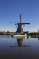 Fototapeta na wymiar Kinderdijk windmill in Netherlands