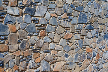 Mauer mit unregelmäßigen Strukturen