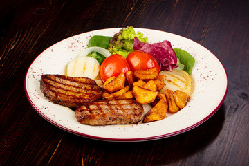 Grilled pork with vegetables