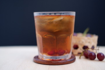 refreshing alcoholic berry drinks