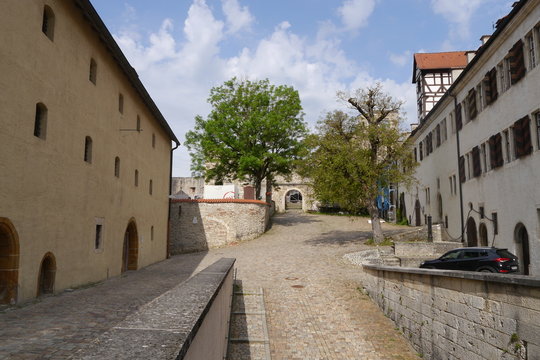 Schlosshof Schloss Hellenstein
