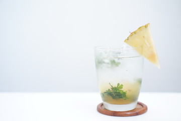 pineapple mojito cocktail