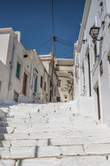 Un vicolo caratteristico nel villaggio montano di Apeiranthos, isola di Naxos GR	