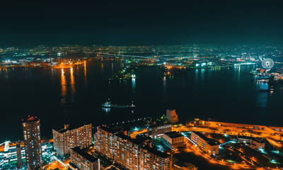 Obraz premium Aerial view of the Osaka Bay harbor area at night