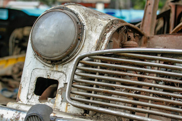 Fototapeta na wymiar Rusty car roadside scrap mumbai India
