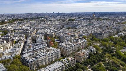 Fototapeta na wymiar Toits de Paris vus depuis la Tour-Eiffel