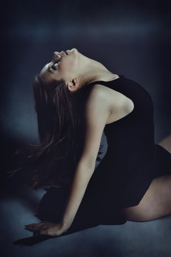 jeune adolescente fille danse contemporain 
