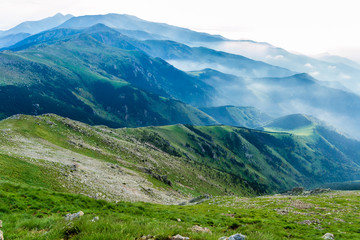 Obraz premium Hiking the Catalan Pyrenees Mountains (Peak of Costabona, Catalonia, Spain)