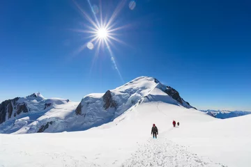 Rolgordijnen Mont Blanc Trekking to the top of Mont Blanc mountain in French Alps