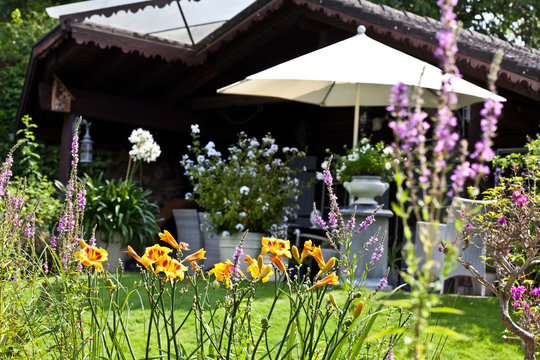 Terrasse mit Schirm