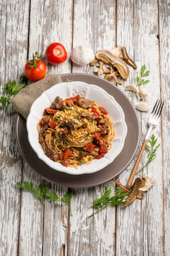 spaghetti with dried mushroom crumbs and tomatoes