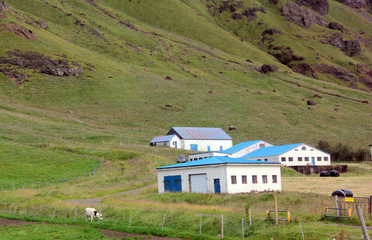 hameau aux toits bleus © helenedevun