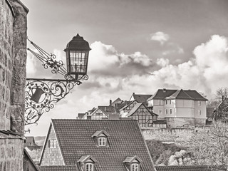 Quedlinburg, Blick auf den Münzenberg in schwarzweiß