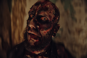 Obraz premium scared bloody man