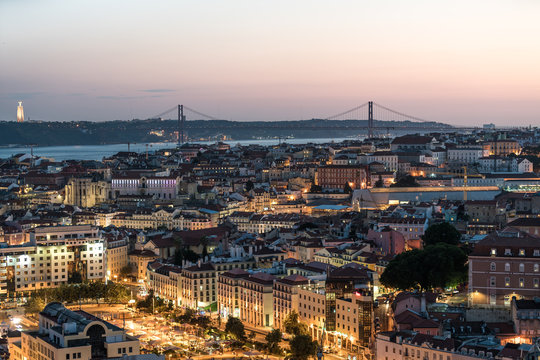 lissabon skyline. © MioKenny