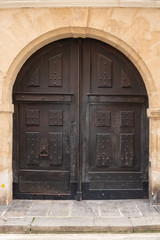 Fototapeta na wymiar Paris, old wooden door in the Marais, beautiful entry porch 