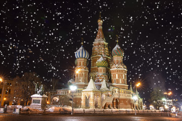 Fototapeta na wymiar Snowy Moscow. St. Basil's Cathedral on Red Square in snowfall. Night cityscape of Moscow, Russia. Christmas and New Year time in Moscow