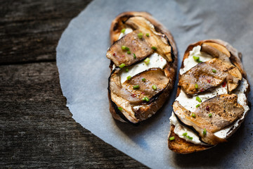 Bruschetta with porcini mushrooms and soft cheese