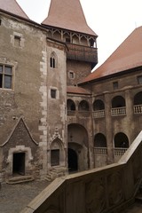 Obraz premium Inner yard - Corvin Castle or Hunyadi Castle (Castelul Corvinilor sau Castelul Huniazilor), Hunedoara, Romania