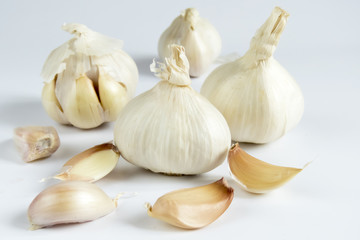 Obraz na płótnie Canvas Garlic on white background