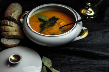 Kürbis Möhren Kartoffel Suppe mit Brot
