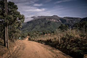 Fototapeta na wymiar dirt road landscape in serra dos aves, minas gerais