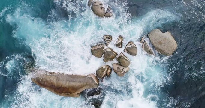 Waves splashing o the rocks amidst the sea 4k