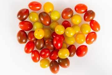 Top view of a heart shape done with tomatoes
