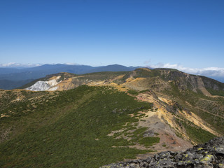 安達太良山から鉄山をのぞむ